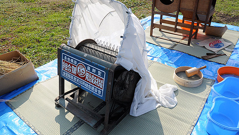 足踏み脱穀機